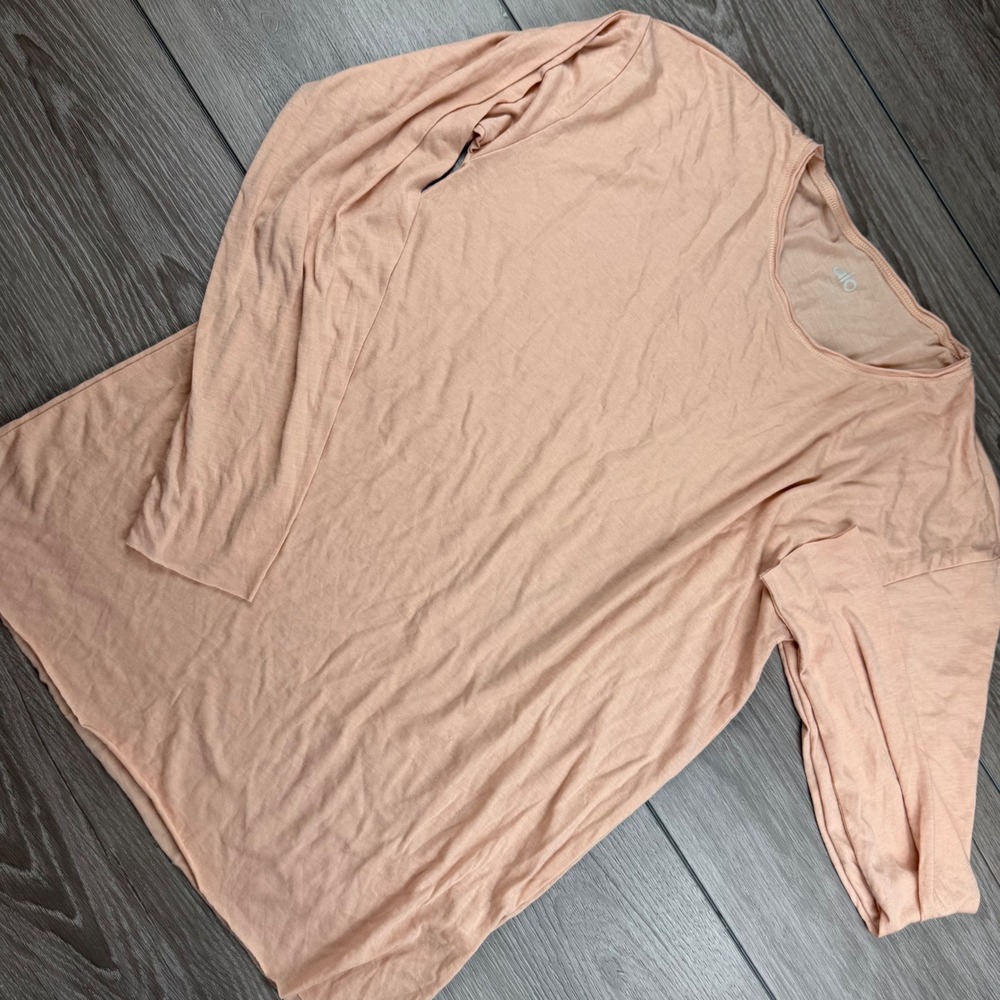 Alo Yoga Womens Long Sleeve Crew Neck Activewear Top Peach Pink S